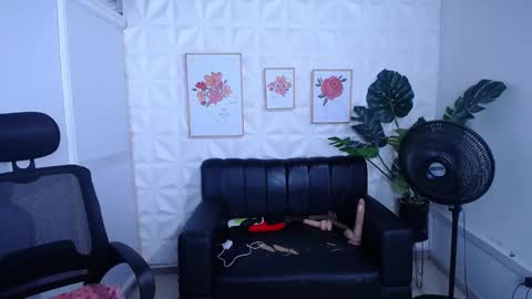 Snapshot of valentina_mature chatting on September 2025 10:20:01 PM Valentina online show from September 2025 10:20:01 PM