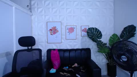 Snapshot of valentina_mature chatting on September 2025 01:22:02 AM Valentina online show from September 2025 01:22:02 AM