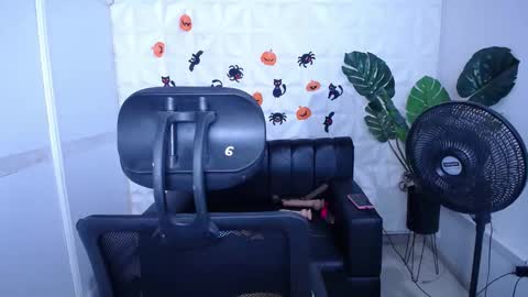 Snapshot of valentina_mature chatting on October 2025 11:00:02 PM Valentina online show from October 2025 11:00:02 PM