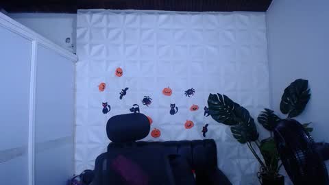 Snapshot of valentina_mature chatting on October 2025 10:30:02 PM Valentina online show from October 2025 10:30:02 PM