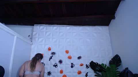 Snapshot of valentina_mature chatting on October 2025 09:12:02 PM Valentina online show from October 2025 09:12:02 PM