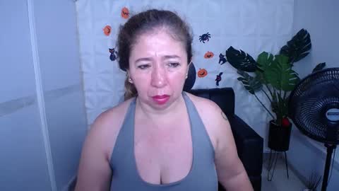 Snapshot of valentina_mature chatting on October 2025 09:03:02 PM Valentina online show from October 2025 09:03:02 PM