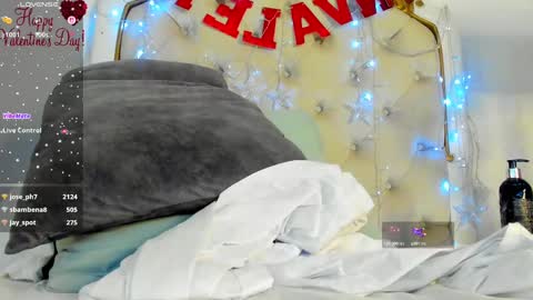 Snapshot of valentina_ross_ chatting on February 2025 12:11:02 PM Valentina online show from February 2025 12:11:02 PM
