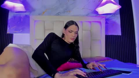 Valentina  online show from November 2025 11:37:01 PM