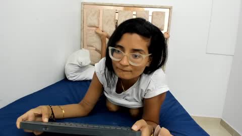 Snapshot of valentinalov chatting on December 2024 04:00:01 PM Valentina online show from December 2024 04:00:01 PM