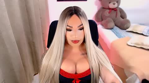 Snapshot of valentinaxqueen chatting on February 2025 10:26:02 PM online show from February 2025 10:26:02 PM