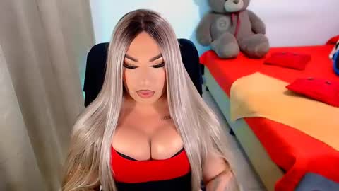 Snapshot of valentinaxqueen chatting on March 2025 11:15:02 PM online show from March 2025 11:15:02 PM