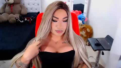 Snapshot of valentinaxqueen chatting on October 2025 12:41:01 AM online show from October 2025 12:41:01 AM