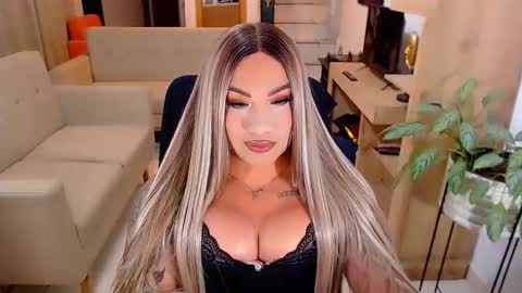 Snapshot of valentinaxqueen chatting on November 2025 12:32:02 AM online show from November 2025 12:32:02 AM