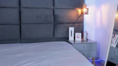 Snapshot of valentino_moon chatting on October 2025 03:18:01 AM valentino moon online show from October 2025 03:18:01 AM