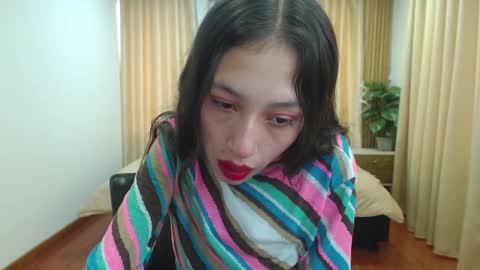 Snapshot of valeria_roussi chatting on October 2025 03:07:02 PM valeria_roussi online show from October 2025 03:07:02 PM
