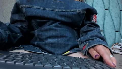 Snapshot of valeriaa_soler chatting on September 2025 10:42:02 AM Valeria online show from September 2025 10:42:02 AM