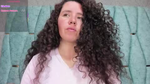 Snapshot of valeriaa_soler chatting on October 2025 01:33:02 PM Valeria online show from October 2025 01:33:02 PM