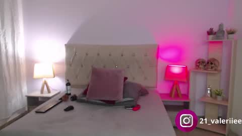 Snapshot of valerie_21 chatting on December 2024 12:17:02 PM Valeriee online show from December 2024 12:17:02 PM