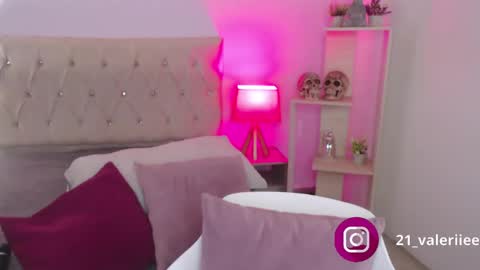 Snapshot of valerie_21 chatting on February 2025 09:22:01 AM Valeriee online show from February 2025 09:22:01 AM
