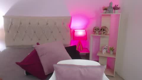 Snapshot of valerie_21 chatting on February 2025 09:04:02 AM Valeriee online show from February 2025 09:04:02 AM