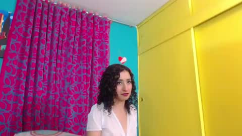 Snapshot of valerie_mase chatting on February 2025 04:59:01 PM vale online show from February 2025 04:59:01 PM