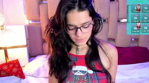 Snapshot of valeriekay_ chatting on December 2024 04:25:02 PM Valeria online show from December 2024 04:25:02 PM
