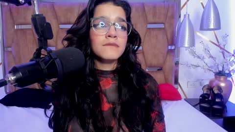 Snapshot of valeriekay_ chatting on January 2025 03:43:01 PM Valeria online show from January 2025 03:43:01 PM