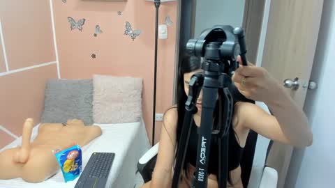 Snapshot of valerihouse chatting on December 2024 10:42:02 PM Juli C online show from December 2024 10:42:02 PM