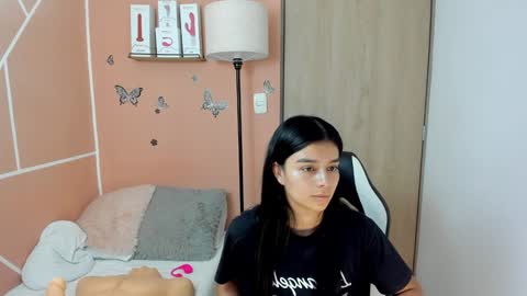 Snapshot of valerihouse chatting on December 2024 08:16:02 PM Juli C online show from December 2024 08:16:02 PM