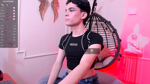 Snapshot of valery_hil chatting on December 2024 07:49:01 PM Thomy online show from December 2024 07:49:01 PM