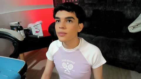 Snapshot of valery_hil chatting on January 2025 08:30:02 PM Thomy online show from January 2025 08:30:02 PM