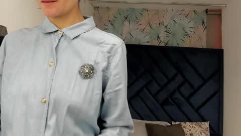 Snapshot of valery_more__ chatting on October 2025 12:06:02 PM VALERY MORE online show from October 2025 12:06:02 PM