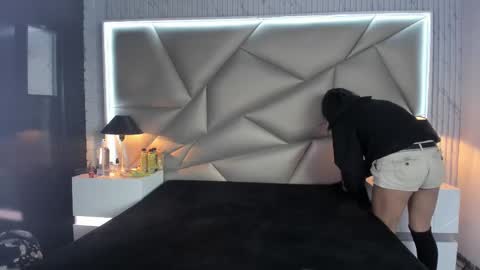 valery_smith15 online show from February 2025 03:01:02 AM