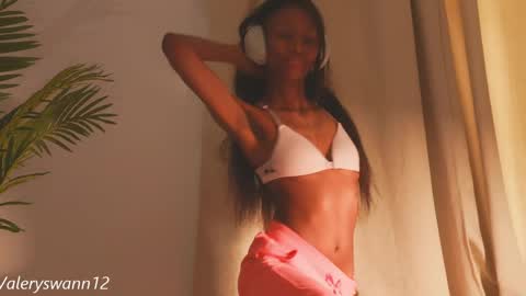 Snapshot of valery_swan1 chatting on May 2026 04:25:01 PM Valery swan1 online show from May 2026 04:25:01 PM