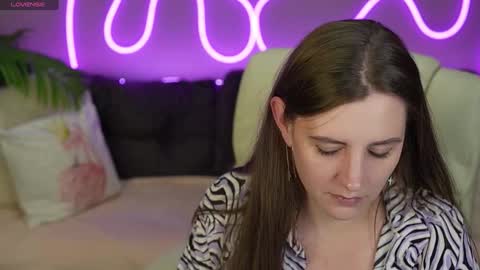 Snapshot of valerymurr chatting on October 2025 07:03:02 PM V A L E R Y M U R online show from October 2025 07:03:02 PM