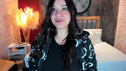 Snapshot of valeryshadey chatting on December 2025 08:06:02 PM Valerie Shadey online show from December 2025 08:06:02 PM