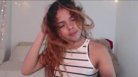 Snapshot of valientegirl_ chatting on April 2026 10:34:01 PM VALIENTE online show from April 2026 10:34:01 PM