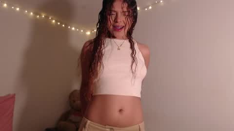 Snapshot of valientegirl_ chatting on April 2026 03:31:02 AM VALIENTE online show from April 2026 03:31:02 AM