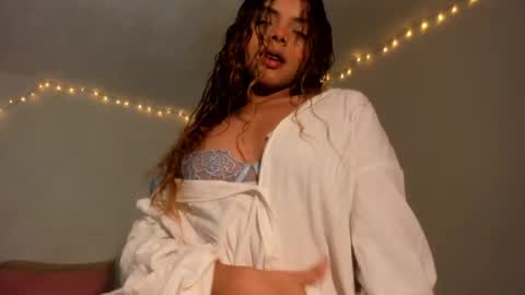 Snapshot of valientegirl_ chatting on May 2026 01:10:02 AM VALIENTE online show from May 2026 01:10:02 AM
