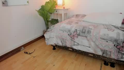 Snapshot of valka_collins chatting on April 2026 03:50:02 AM Valka online show from April 2026 03:50:02 AM