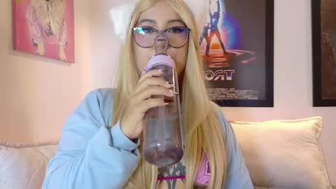 Valkiria moore  online show from April 2026 10:29:02 PM
