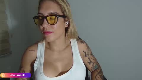 Snapshot of valkyriarose chatting on March 2026 01:02:02 AM Isis online show from March 2026 01:02:02 AM