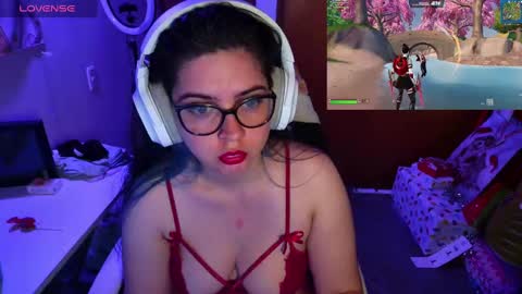 Snapshot of vallolet1_ chatting on December 2024 11:13:02 PM Im Violet online show from December 2024 11:13:02 PM