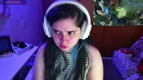 Snapshot of vallolet1_ chatting on December 2024 05:21:01 AM Im Violet online show from December 2024 05:21:01 AM