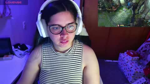 Snapshot of vallolet1_ chatting on December 2024 01:21:01 AM Im Violet online show from December 2024 01:21:01 AM