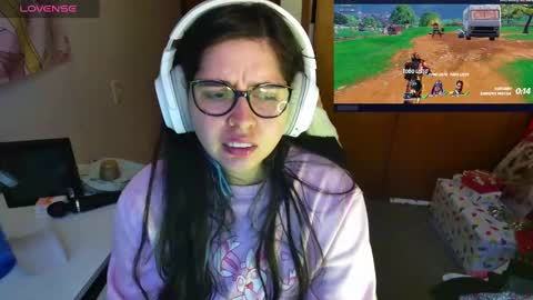 Snapshot of vallolet1_ chatting on December 2024 10:37:01 PM Im Violet online show from December 2024 10:37:01 PM