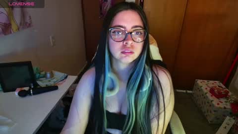 Snapshot of vallolet1_ chatting on December 2024 12:08:01 AM Im Violet online show from December 2024 12:08:01 AM