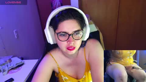 Snapshot of vallolet1_ chatting on December 2024 01:11:02 AM Im Violet online show from December 2024 01:11:02 AM