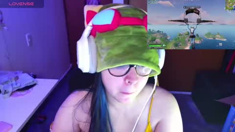 Snapshot of vallolet1_ chatting on December 2024 12:52:01 AM Im Violet online show from December 2024 12:52:01 AM