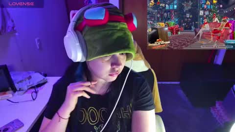 Snapshot of vallolet1_ chatting on December 2024 01:37:02 AM Im Violet online show from December 2024 01:37:02 AM