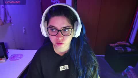 Snapshot of vallolet1_ chatting on January 2025 02:35:02 AM Im Violet online show from January 2025 02:35:02 AM