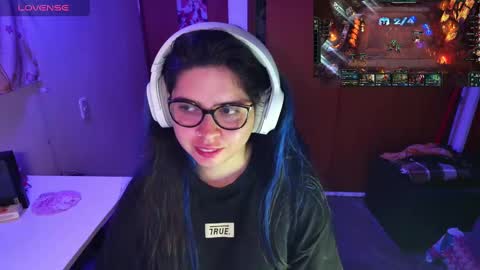 Snapshot of vallolet1_ chatting on January 2025 05:37:02 AM Im Violet online show from January 2025 05:37:02 AM