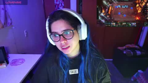 Snapshot of vallolet1_ chatting on January 2025 08:38:02 AM Im Violet online show from January 2025 08:38:02 AM