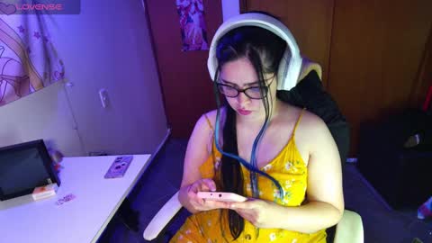 Snapshot of vallolet1_ chatting on January 2025 01:53:02 AM Im Violet online show from January 2025 01:53:02 AM